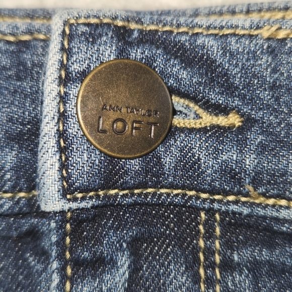 ANN TAYLOR LOFT DENIM ROLL SHORTS SIZE 8 PRE OWNED - Picture 6 of 11